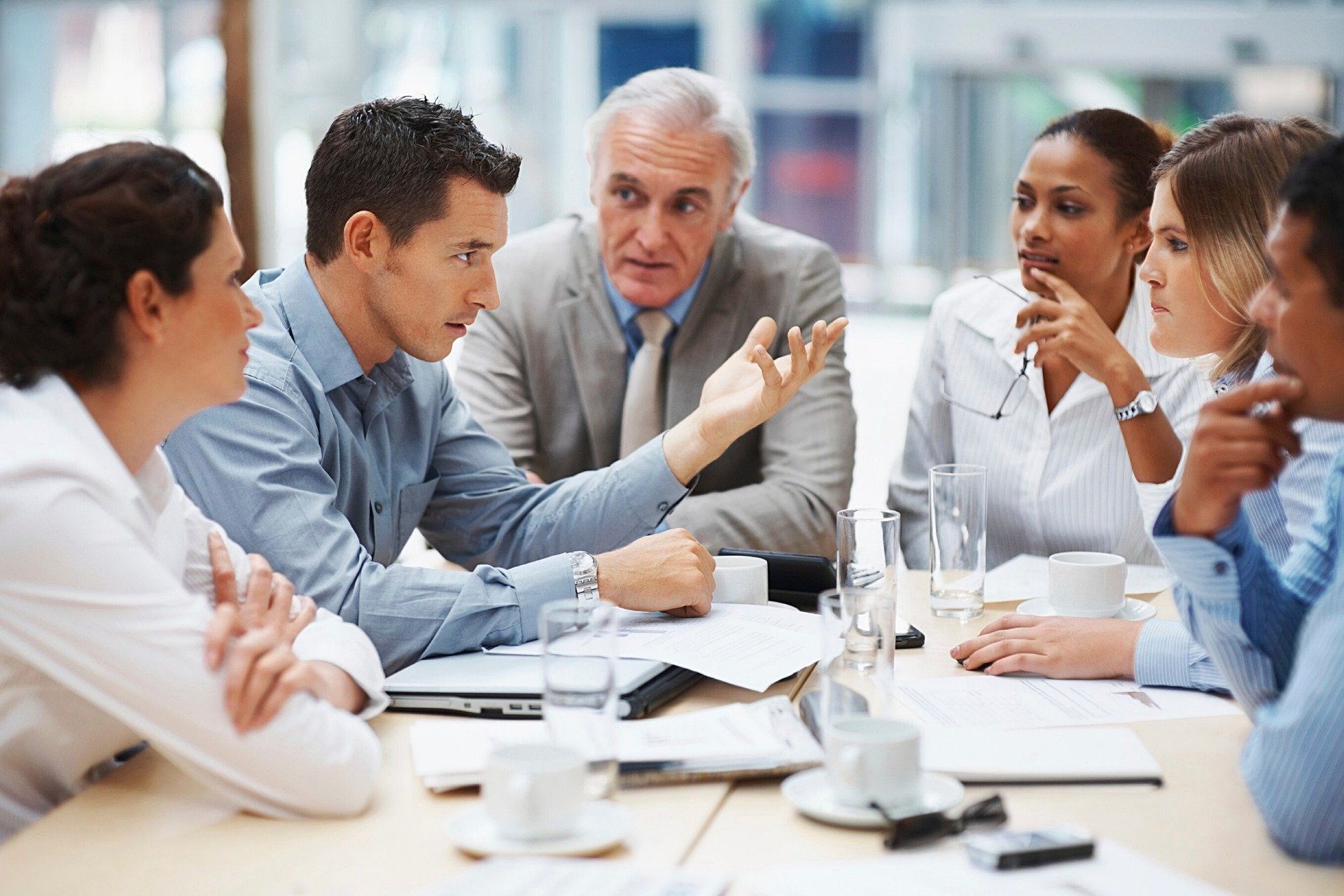 Réunion de managers de transition